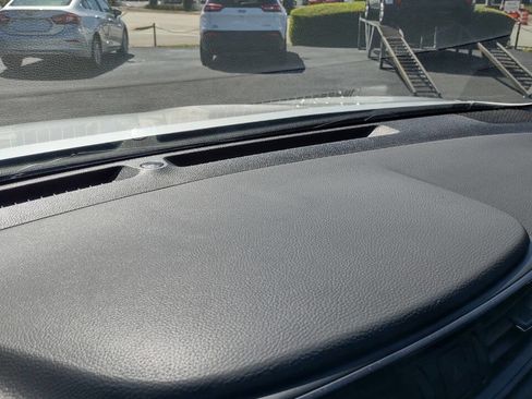 Used 2018 Nissan Rogue SV image 18