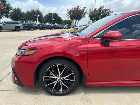 Used 2024 Toyota Camry SE w/ Convenience Package FWD image 5