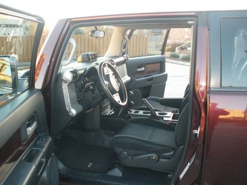 Used 2007 Toyota FJ Cruiser Base 4dr SUV 4WD (4L V6 6M) image 27