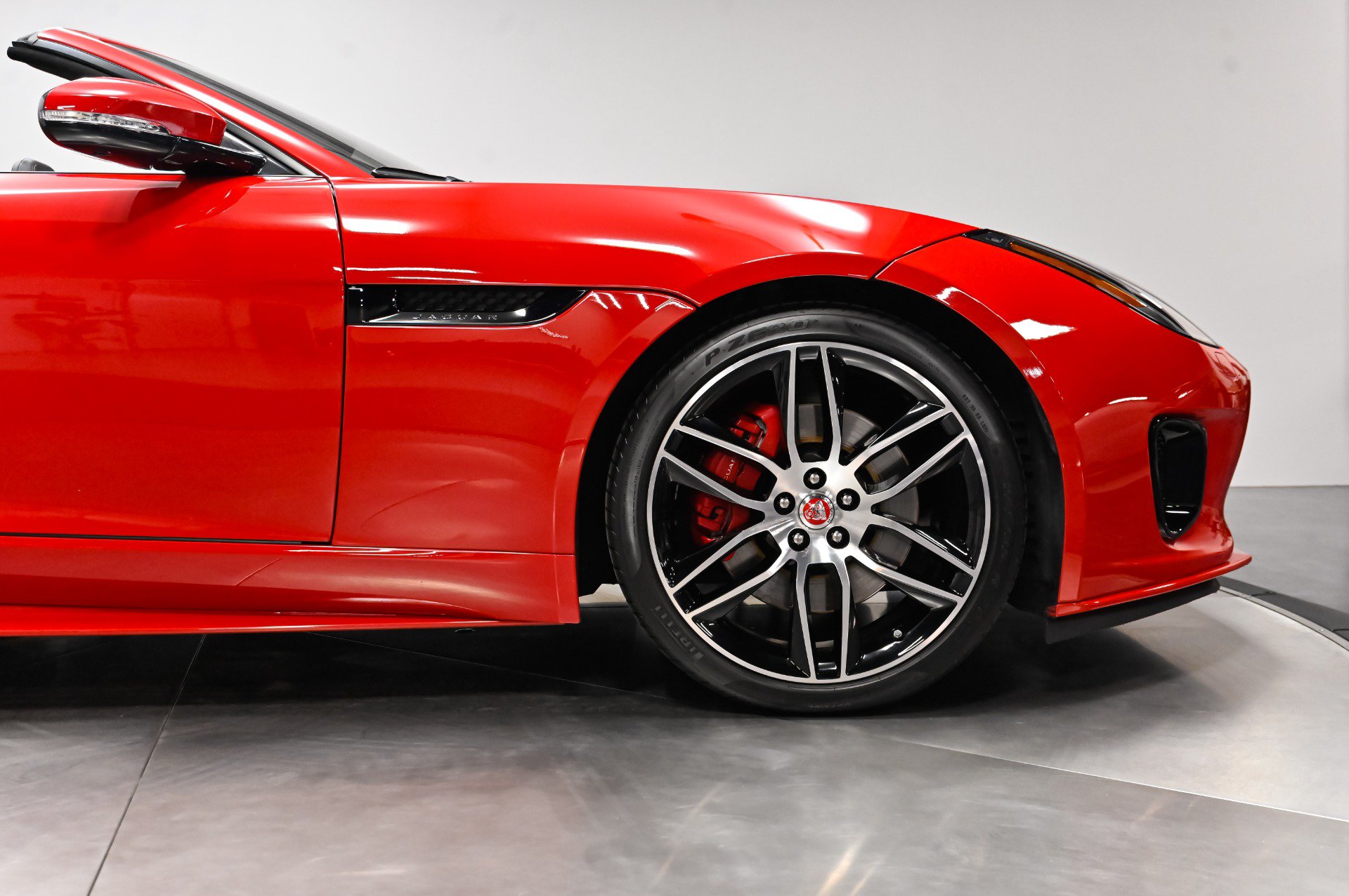 Used 2020 Jaguar F-TYPE Convertible RWD image 17