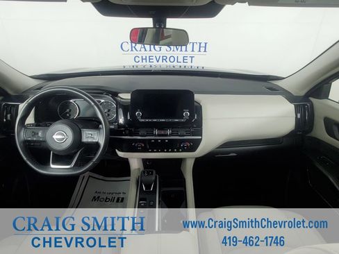Used 2025 Nissan Pathfinder SV FWD image 18