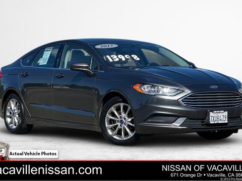 Used 2017 Ford Fusion SE w/ Fusion SE Technology Package FWD image 1