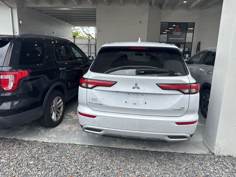Used 2023 Mitsubishi Outlander SE AWD/4WD image 4