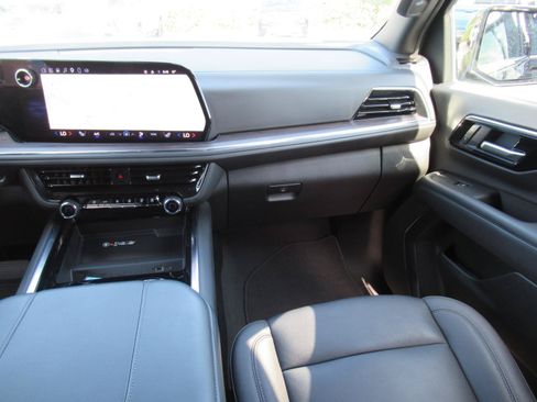 Used 2025 Chevrolet Tahoe LT AWD/4WD image 15
