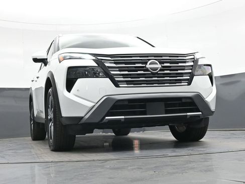 Used 2024 Nissan Rogue SL FWD image 50
