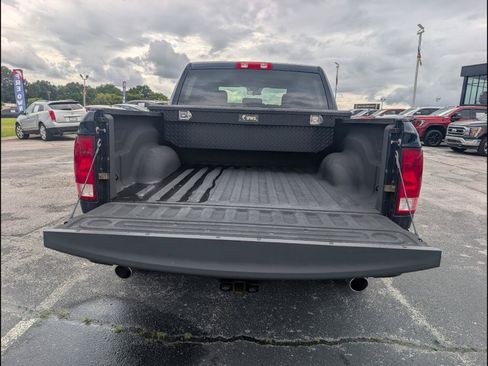 Used 2017 RAM 1500 Express RWD image 22