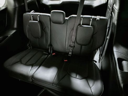 Used 2021 Chrysler Pacifica Touring-L w/ S Appearance Package FWD image 26