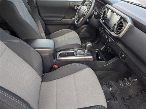Used 2022 Toyota Tacoma TRD Off-Road image 19