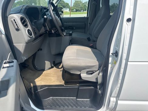 Used 2013 Ford E-350 and Econoline 350 XLT RWD image 17