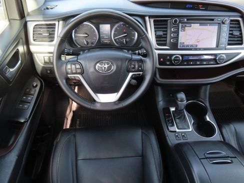 Used 2018 Toyota Highlander XLE image 9