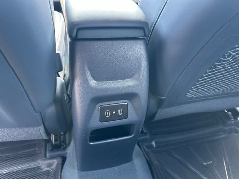 Used 2025 Hyundai Venue Limited FWD image 16