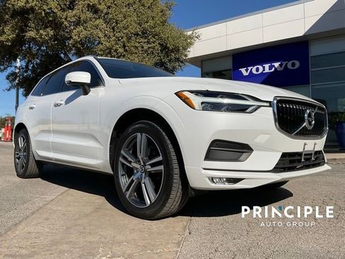 Used 2021 Volvo XC60 T5 Momentum w/ Premium Package image 1