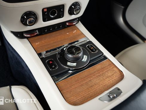Used 2019 Rolls-Royce Wraith image 27