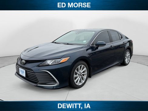 Used 2021 Toyota Camry LE image 1