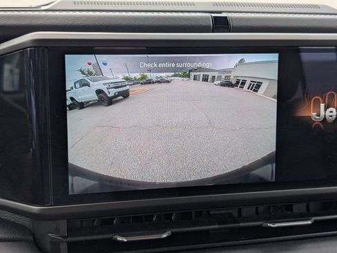 Used 2025 Jeep Wrangler Unlimited Sahara AWD/4WD image 16