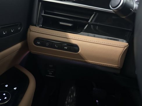 Certified 2025 INFINITI QX80 Sensory image 28