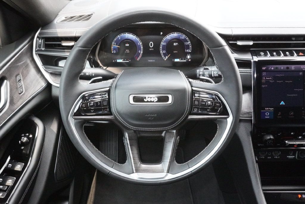 Used 2023 Jeep Grand Cherokee Overland RWD image 19