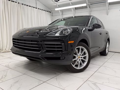 Certified 2023 Porsche Cayenne AWD/4WD image 8