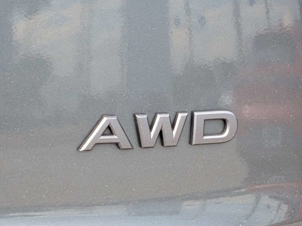 Used 2025 Nissan Rogue SV AWD/4WD image 11
