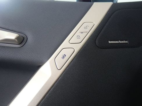 New 2026 BMW iX xDrive60 image 9