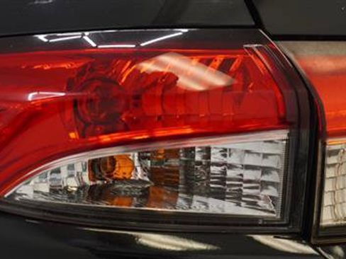 Used 2021 Toyota Corolla LE FWD image 29