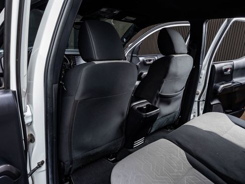 Used 2022 Toyota Tacoma TRD Off-Road image 33