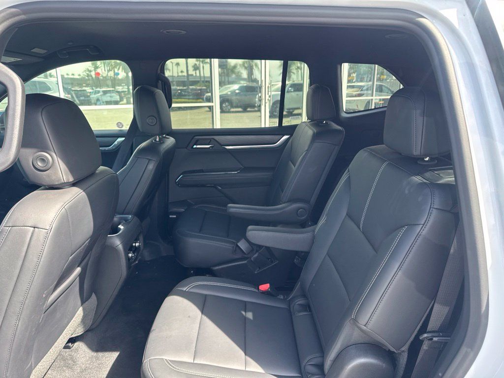 Used 2026 GMC Acadia Elevation w/ Elevation Premium Package FWD image 15
