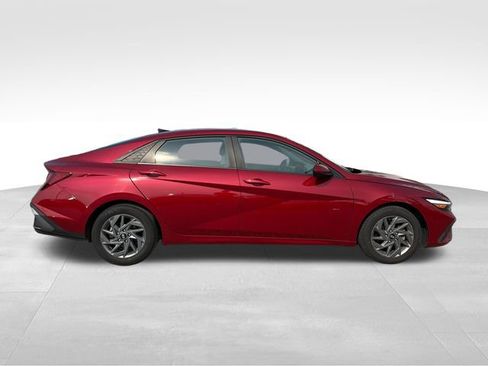 Used 2024 Hyundai Elantra SEL FWD image 4