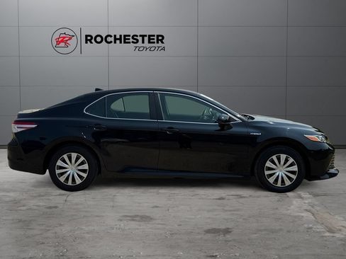 Used 2019 Toyota Camry LE FWD image 6