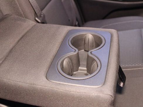 Used 2022 GMC Acadia SLE image 15