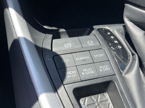 Used 2025 Toyota RAV4 LE AWD/4WD image 37