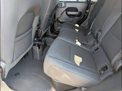 Used 2021 Jeep Gladiator Sport AWD/4WD image 13