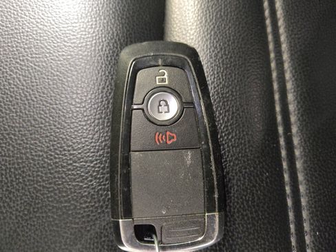 Used 2024 Ford Edge SEL image 32