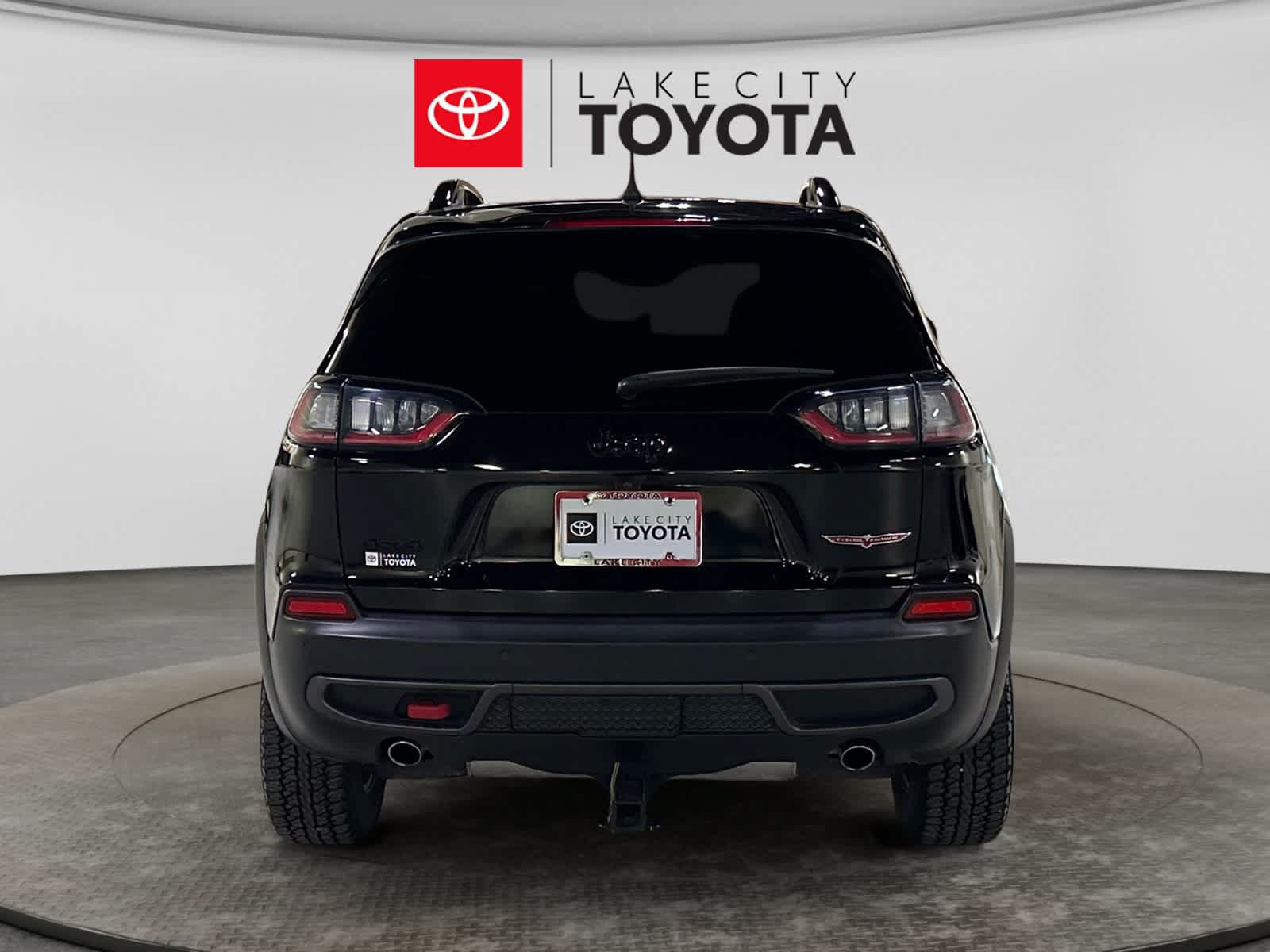 Used 2023 Jeep Cherokee Trailhawk AWD/4WD image 7