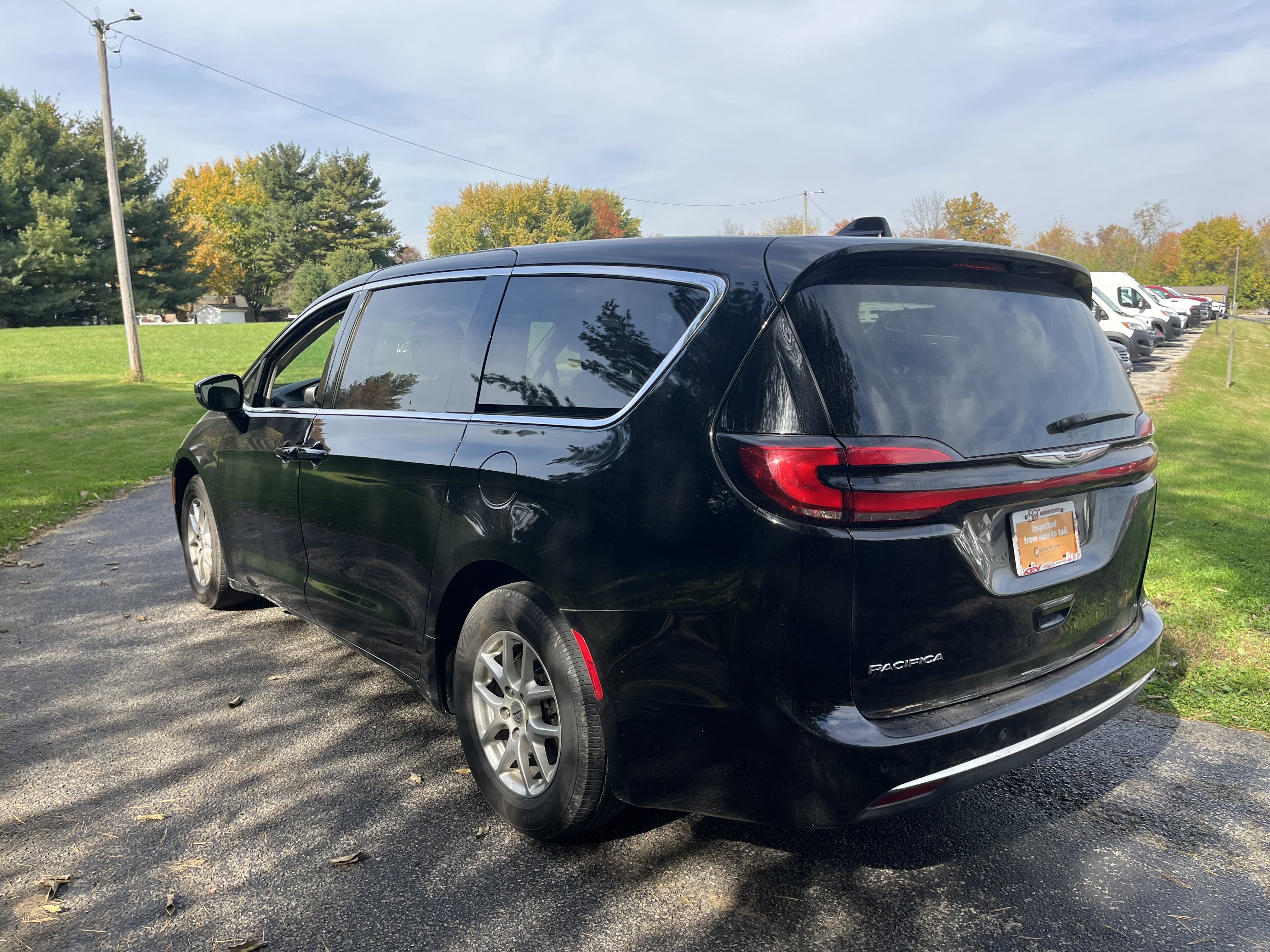 Used 2024 Chrysler Pacifica Touring-L FWD image 5