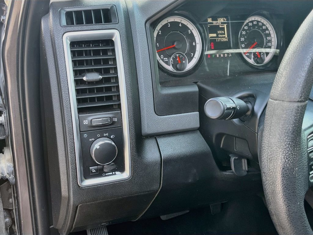Used 2020 RAM 1500 Classic SLT AWD/4WD image 10