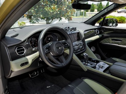 Used 2024 Bentley Bentayga image 36
