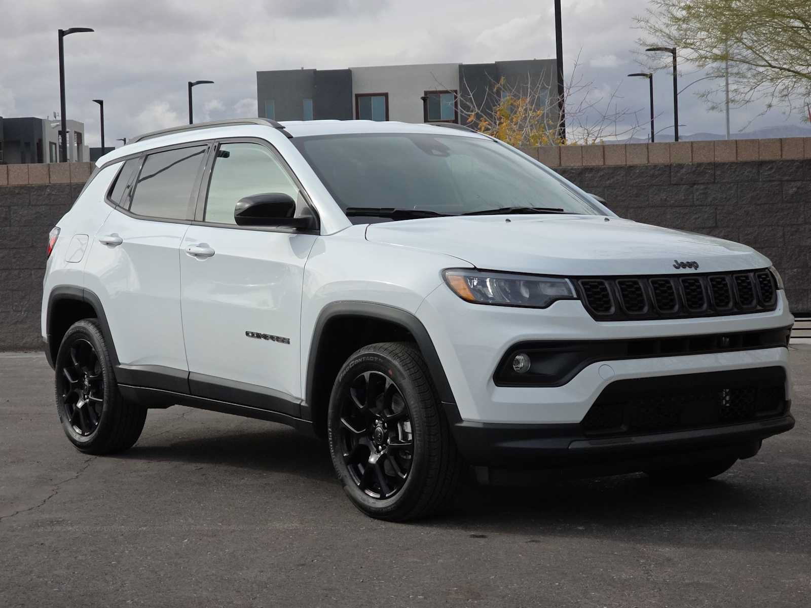 Used 2026 Jeep Compass Latitude AWD/4WD image 2