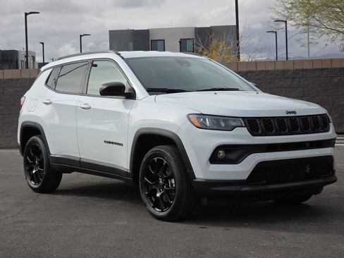 Used 2026 Jeep Compass Latitude AWD/4WD image 2