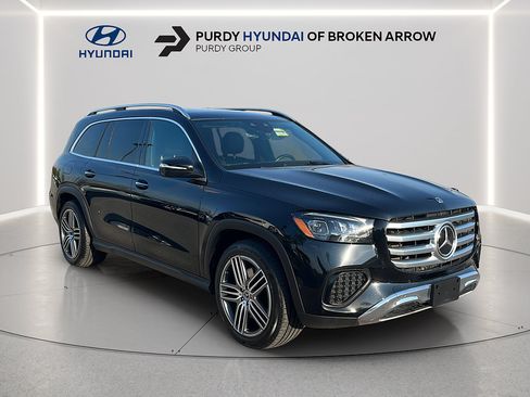 Used 2024 Mercedes-Benz GLS 450 4MATIC image 3