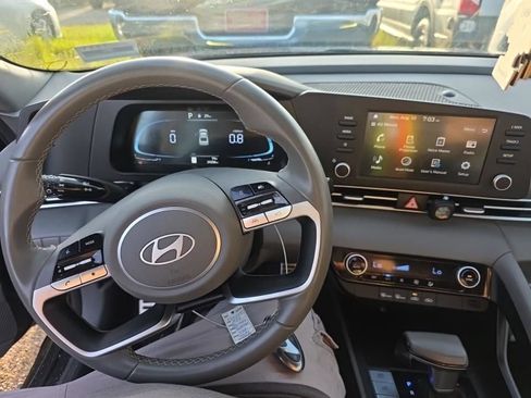 Used 2025 Hyundai Elantra Sport FWD image 6