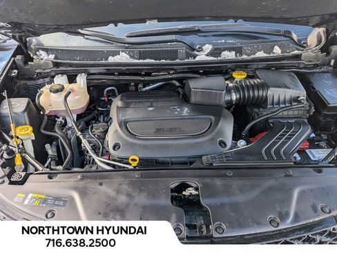 Used 2024 Chrysler Pacifica Touring-L image 39