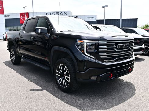 Used 2025 GMC Sierra 1500 AT4 w/ AT4 Premium Package AWD/4WD image 2