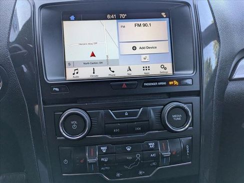 Used 2017 Ford Explorer XLT w/ Equipment Group 202A AWD/4WD image 13