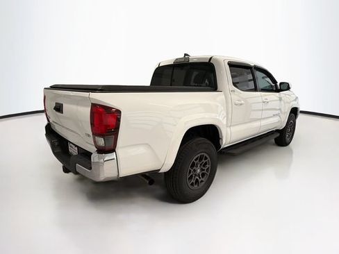 Used 2018 Toyota Tacoma SR5 AWD/4WD image 6