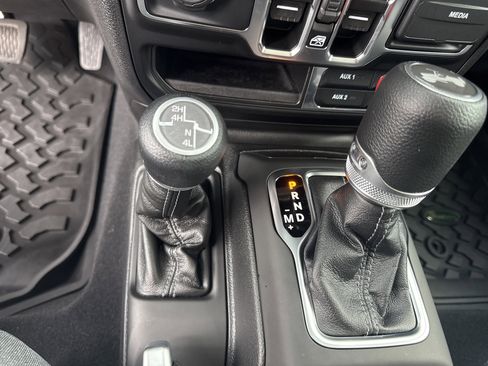 Used 2025 Jeep Wrangler Unlimited Sahara AWD/4WD image 23
