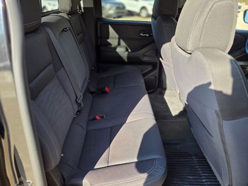 Used 2022 Nissan Frontier SV image 18
