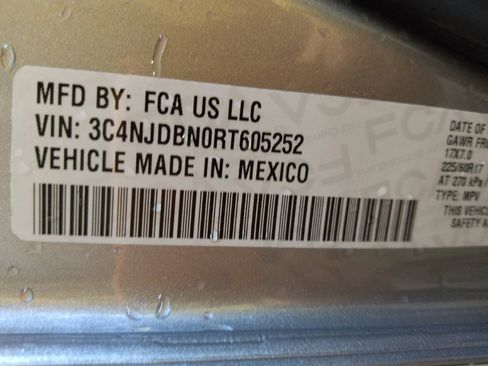 Used 2024 Jeep Compass Latitude image 33