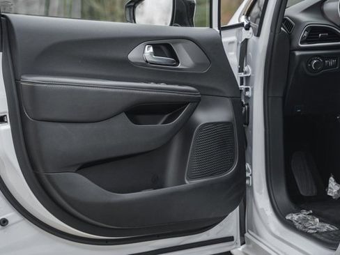 New 2026 Chrysler Voyager LX image 35