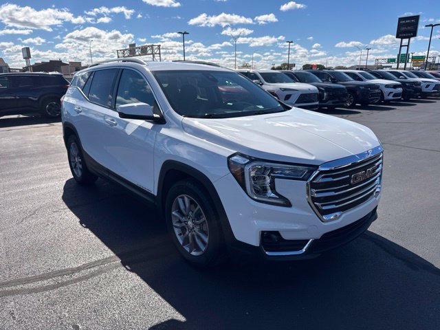Used 2024 GMC Terrain SLT FWD image 1